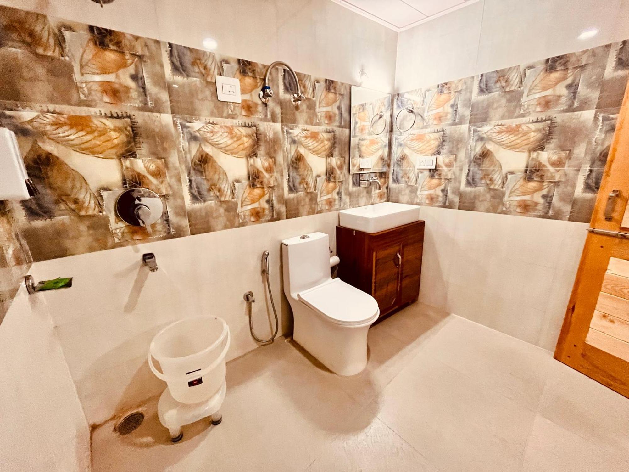 Himalayan Fort Resort, Manali - ! Riverside Property !! Big Lawn With Bonfire !! Best Selling !! Scenic River & Mountais View !! Big Parking !! Luxury Balcony Rooms !! Playing Zone !! Property Of The Year ! M 98160-43600 Manāli Exterior foto