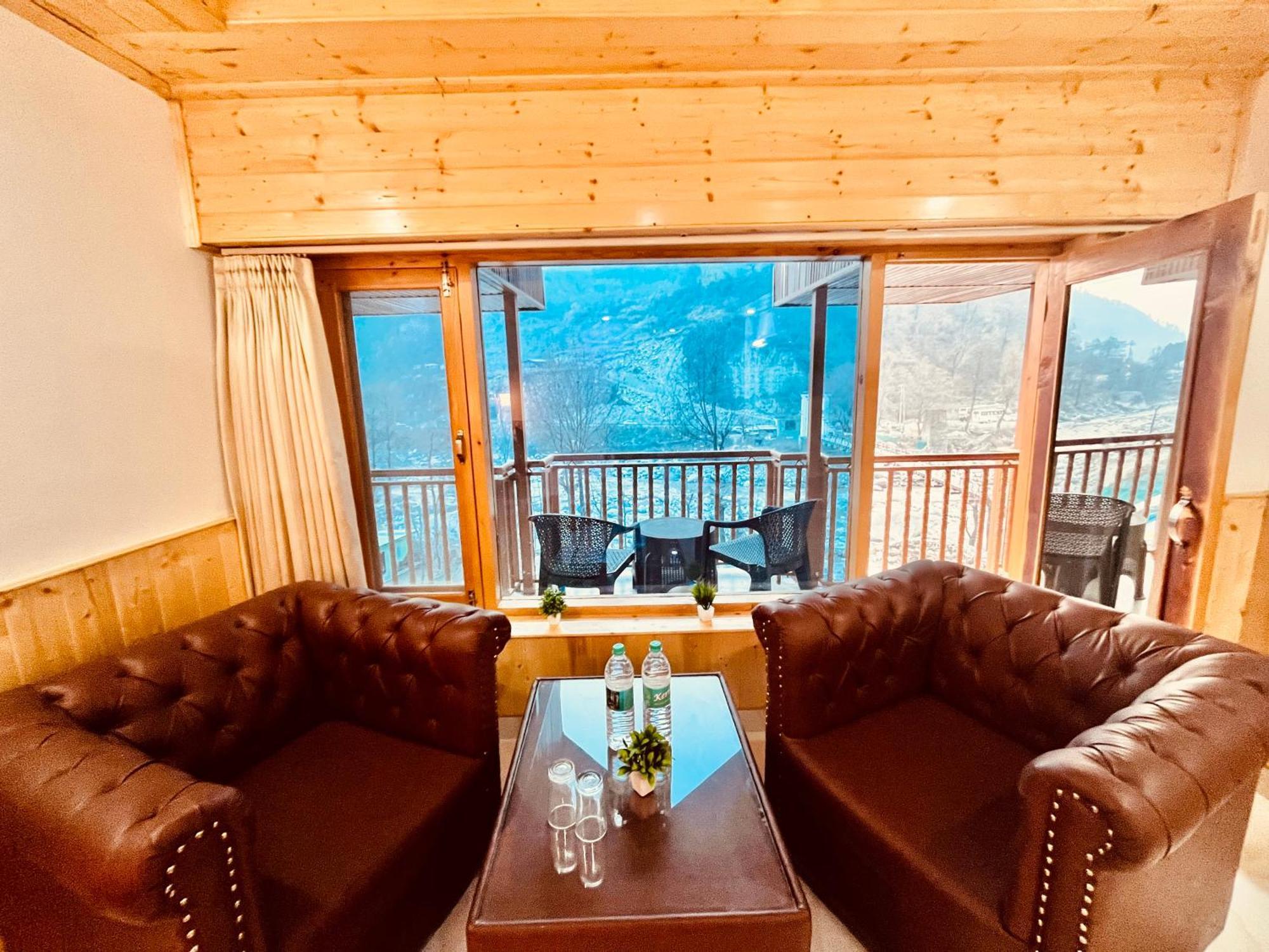 Himalayan Fort Resort, Manali - ! Riverside Property !! Big Lawn With Bonfire !! Best Selling !! Scenic River & Mountais View !! Big Parking !! Luxury Balcony Rooms !! Playing Zone !! Property Of The Year ! M 98160-43600 Manāli Exterior foto